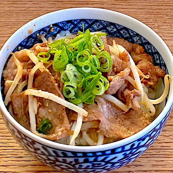 Snapdishの料理写真:夏の焼肉丼&サラダとスープで晩ごはん|ばくあんしゃさん