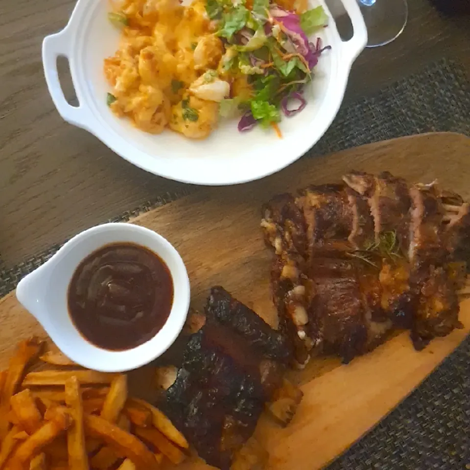 Snapdishの料理写真:Pub grub casual saturday din-dins. Beef ribs and PF Chang inspired dynamite shrimps|YCさん