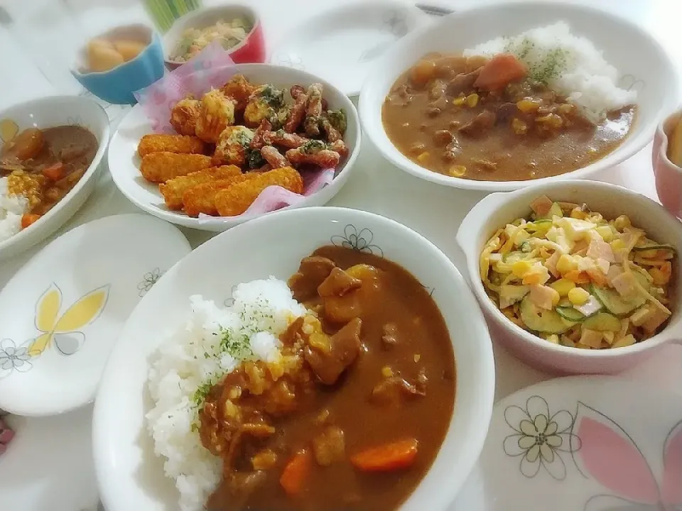 夕食(*^^*)
カレーライス🍛
トッピング(チーカマ揚げ、ポークビッツ揚げ、ハッシュドポテト)
サラスパ(卵、ハム、きゅうり、カニカマ)
桃|プリン☆さん