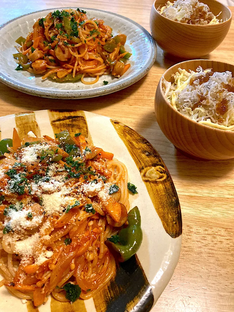 とうもろこし麺のナポリタンとキャベツしらすサラダ♡手抜きでｺﾞｯﾒ〜ﾝ♪<(〃´∀｀〃)>|さくたえさん