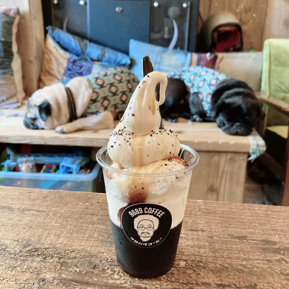 コーヒーゼリーソフトwith pug🍦|ちゃみこさん