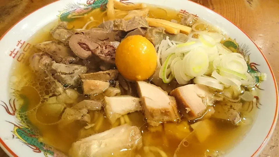 【8/20頃までの限定】
渡なべ
山形新庄鶏もつラーメン（850円）
＋もつ増し（200円）
@高田馬場7分、西早稲田
21177|大脇さん