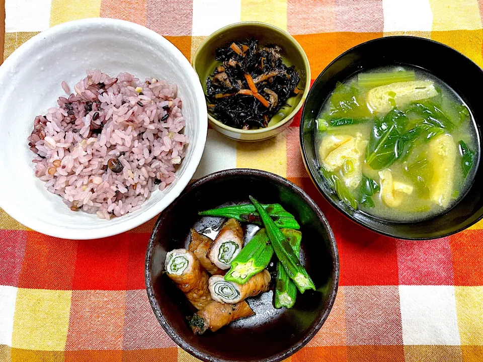 大葉豚肉巻きオクラ添え、ひじき煮物、小松菜と薄揚げの麹味噌汁|jackybeanさん