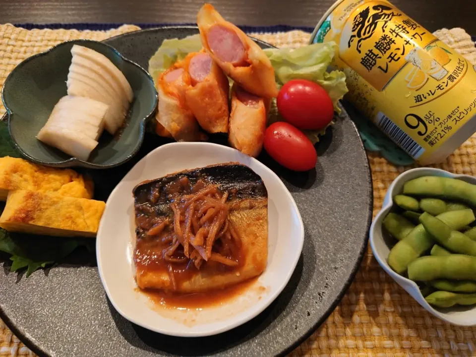 Snapdishの料理写真:★夏休み最後の小料理屋ちえこ★
❇️鯖の味噌煮
❇️ソーセージピザチーズ春巻き
❇️あまーい玉子焼き
❇️枝豆　❇️大根のぬか漬け|☆Chieco☆さん