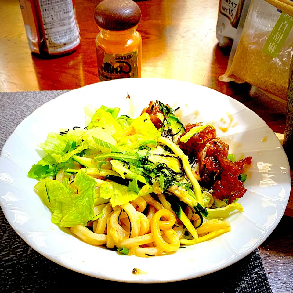 Snapdishの料理写真:牛肉甘煮のせぶっかけ山かけうどん|yakinasuさん