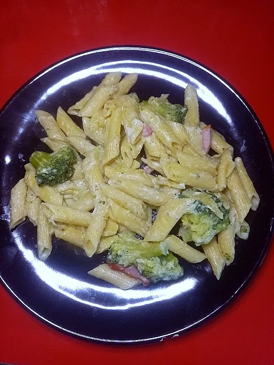 Snapdishの料理写真:Creamy brocoli pasta|kadijatuさん