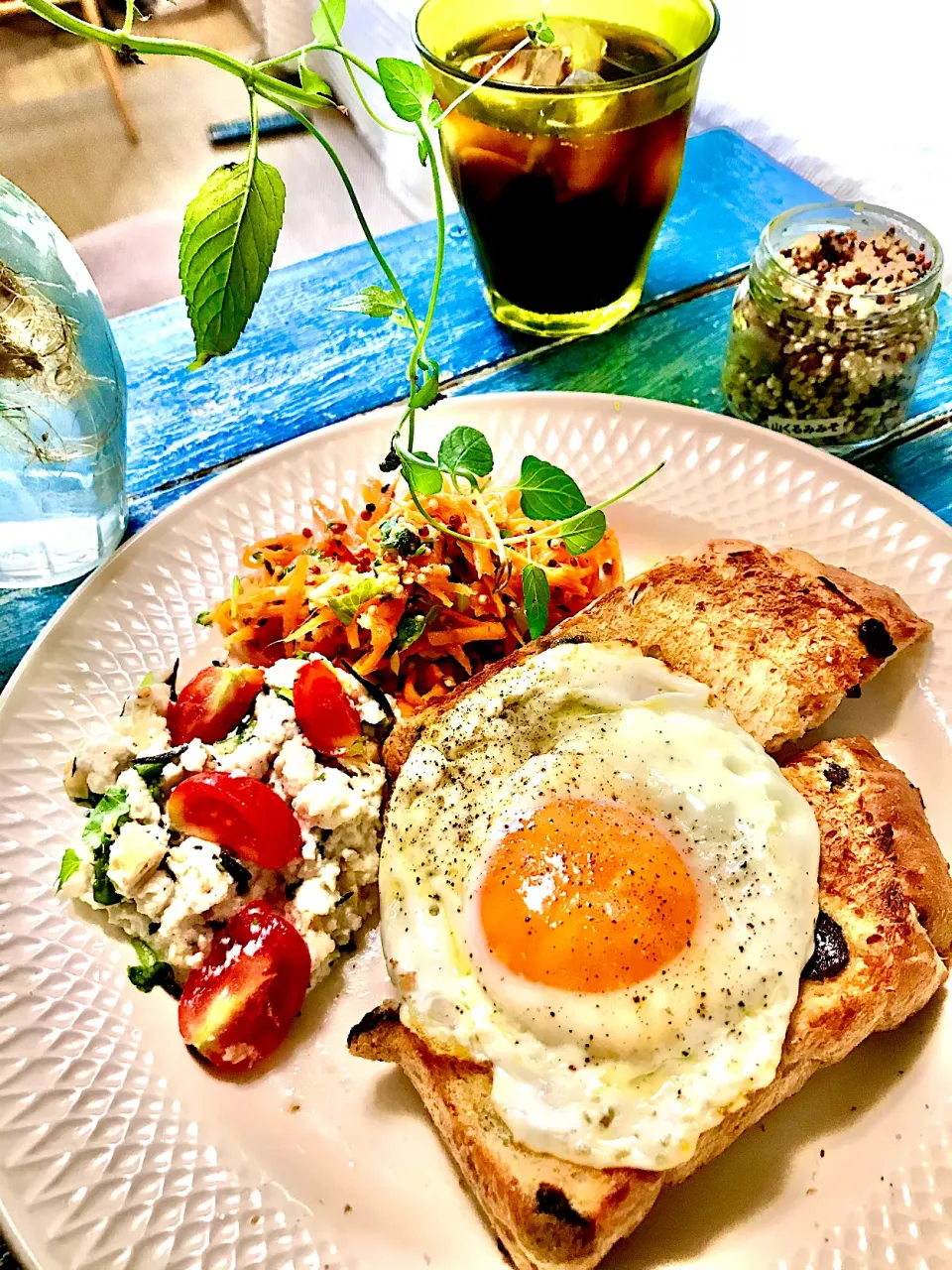 Snapdishの料理写真:トリカラーキヌアのニンジン🥕香菜サラダ、豆腐トマト、揚げ、香菜甘酢サラダ|atsukoさん