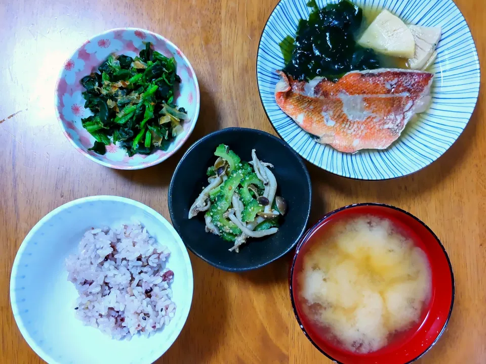 ８月１５日　赤魚の若竹煮　ほうれん草のおかかポン酢和え　ゴーヤとしめじのごま和え　しじみのお味噌汁|いもこ。さん