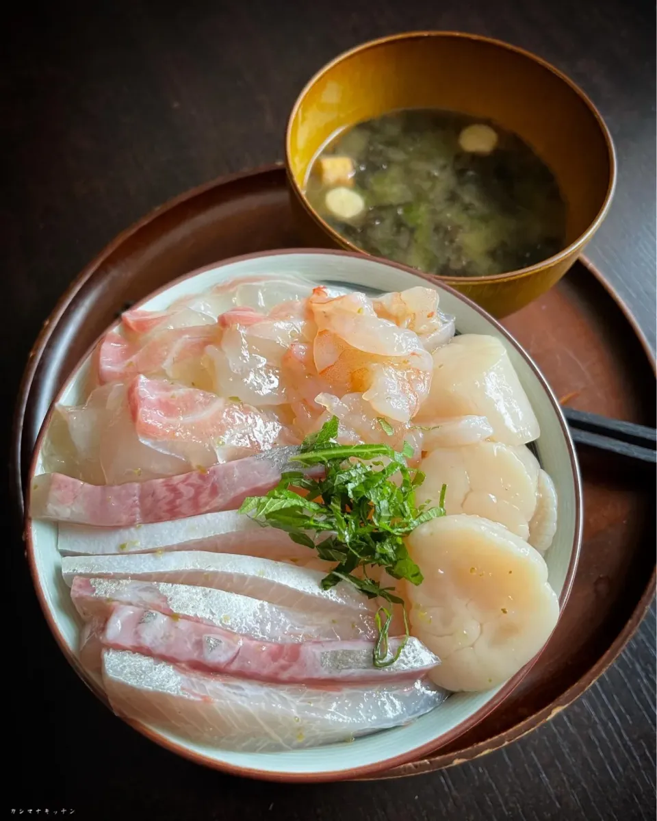 Snapdishの料理写真:白い海鮮丼|Kashimanakitchenさん