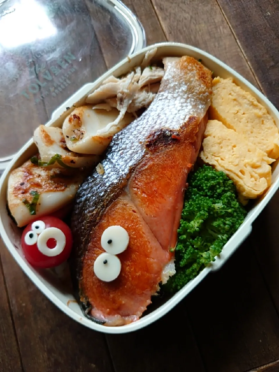 漢の…長女用🍱イカもあるけどメインはシャケ弁当|ᵏᵒᵘさん