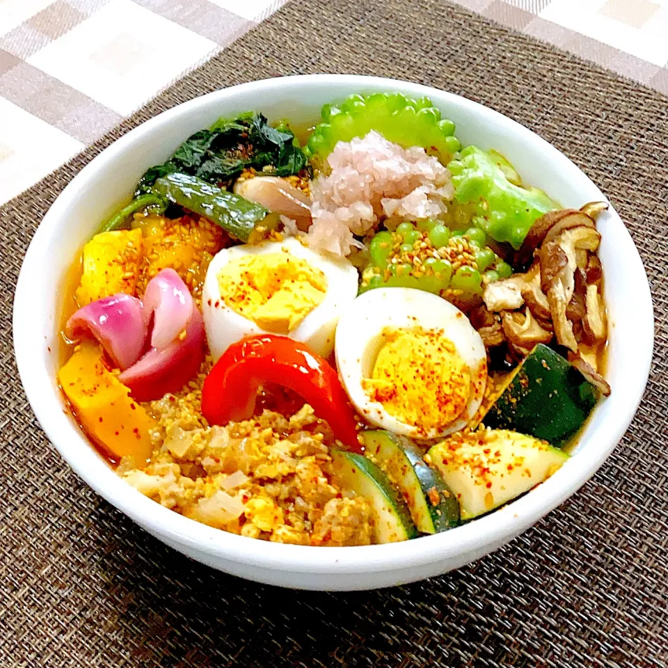 今日のお昼★夏野菜肉味噌ピリ辛ラーメン★汁は辛いタバスコのサドンデスソースで作りました|riko30294さん