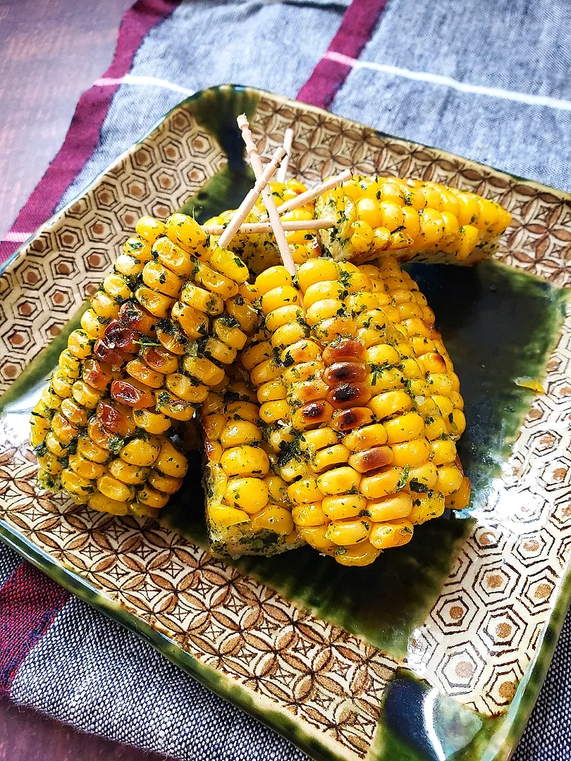 Snapdishの料理写真:のり塩バターの焼きとうもろこし|こはるのスマイルごはんさん