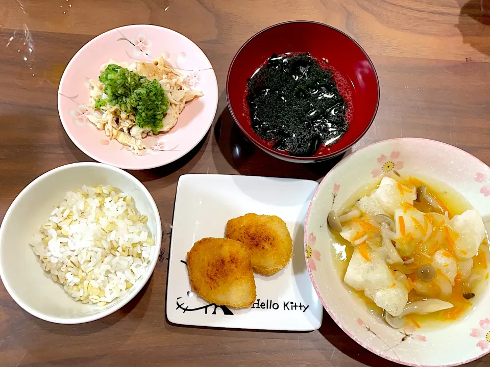 Snapdishの料理写真:冷食ささみチーズフライ　揚げ餅の野菜あんかけ　わかめスープ　蒸し鶏の翡翠おろしポン酢|おさむん17さん