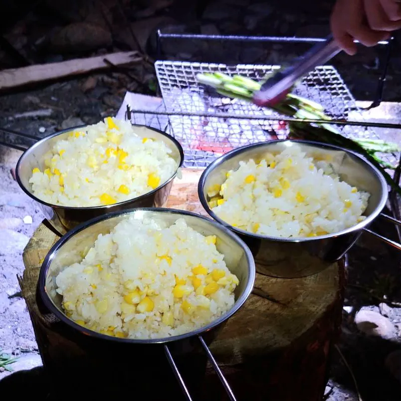 Snapdishの料理写真:メスティンでとうもろこしご飯|ワタルキャンプさん