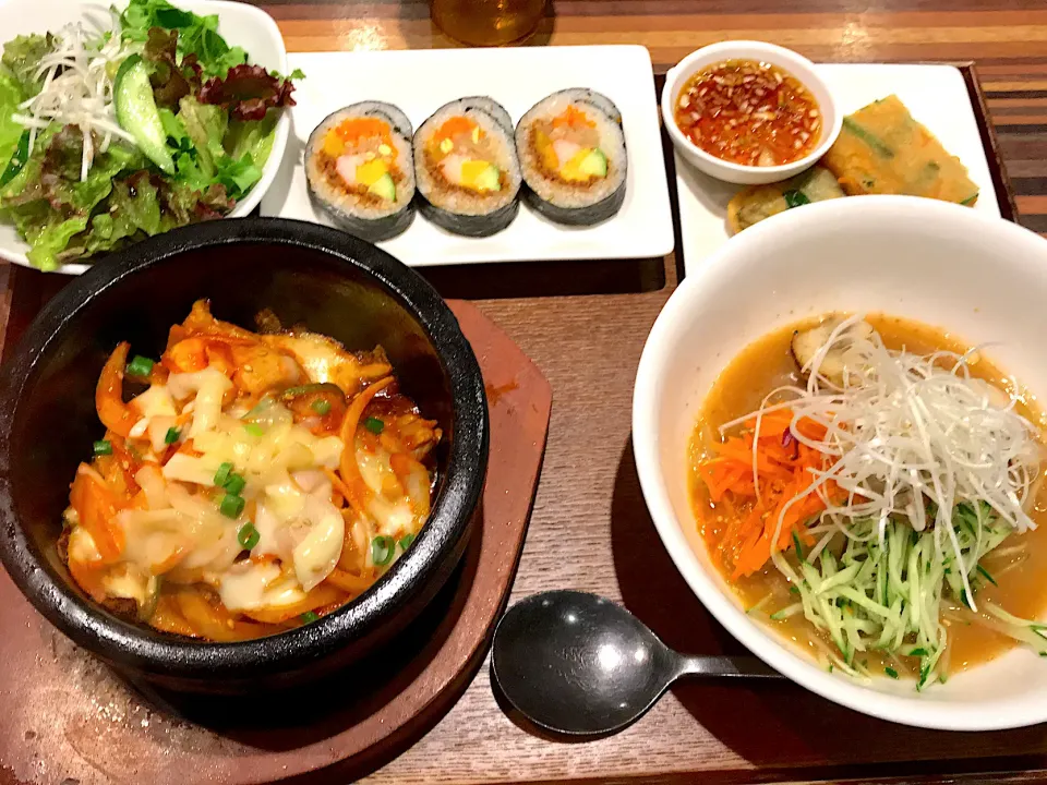 金のごま豚冷麺とチーズタッカルビと野菜キンパ膳|ま〜てぃんさん