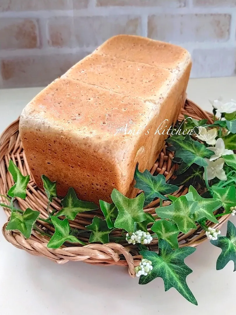 Snapdishの料理写真:グラハム食パン☺️🍞|あみさん