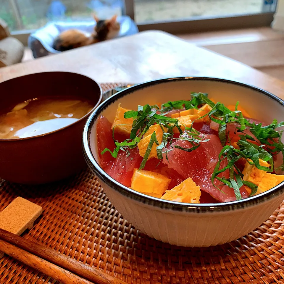 キハダマグロ丼と豚汁✴︎|あやみんさん