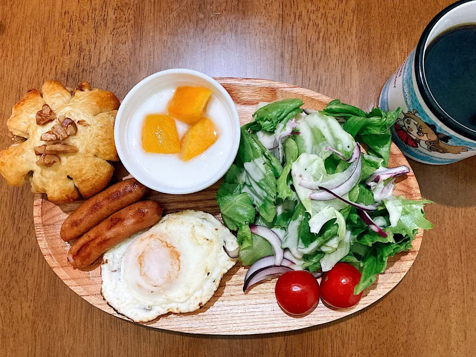 Snapdishの料理写真:自家製くるみパン朝食セット|ゆうかさんさん