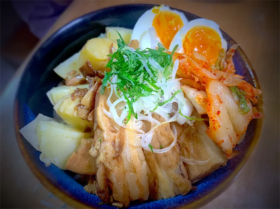 チャーシュー&ポテト&キムチ&エッグ丼(激安約200円)|やまひろさん