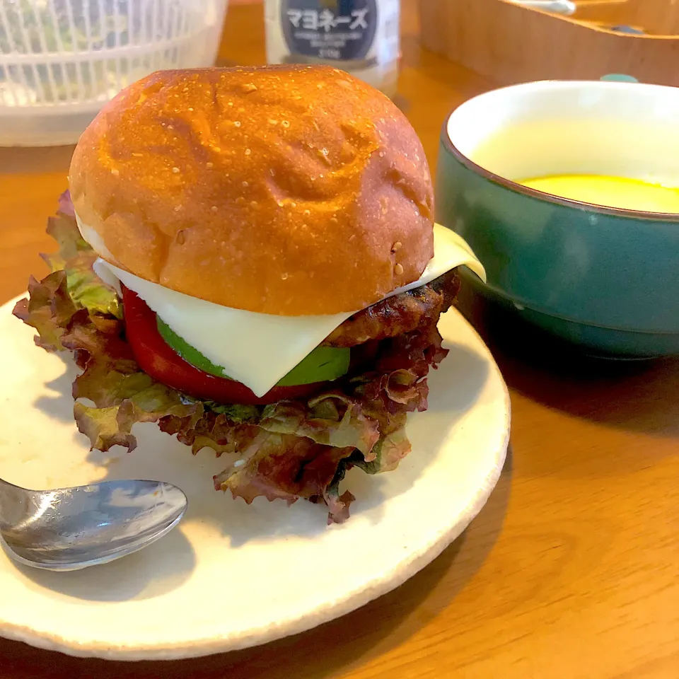 アボカドトマトバーガー🍔|ゆっこっこさん