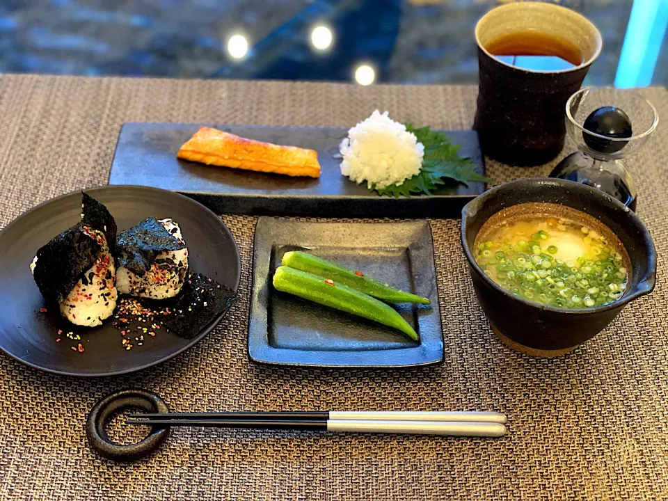 休日の朝ご飯🍙|yokoさん