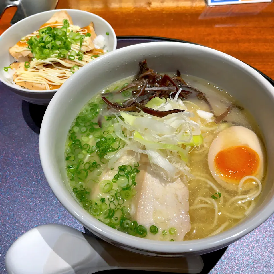 炭寅特製「鶏そば」
チャーシュー丼|T. Wonderさん