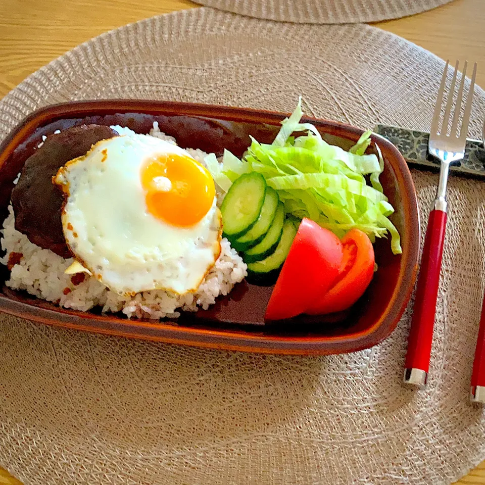 ロコモコプレートでランチ|ツインうさぎさん