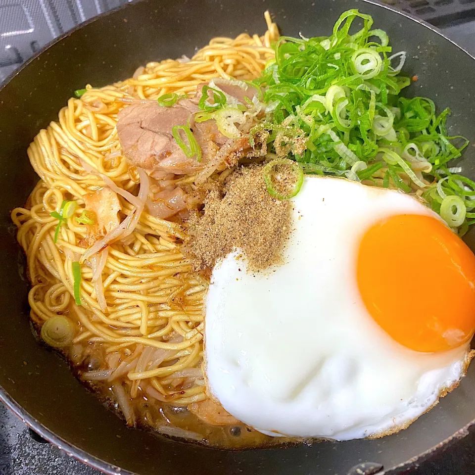 背脂醤油　焼きラーメン|さくたろうさん