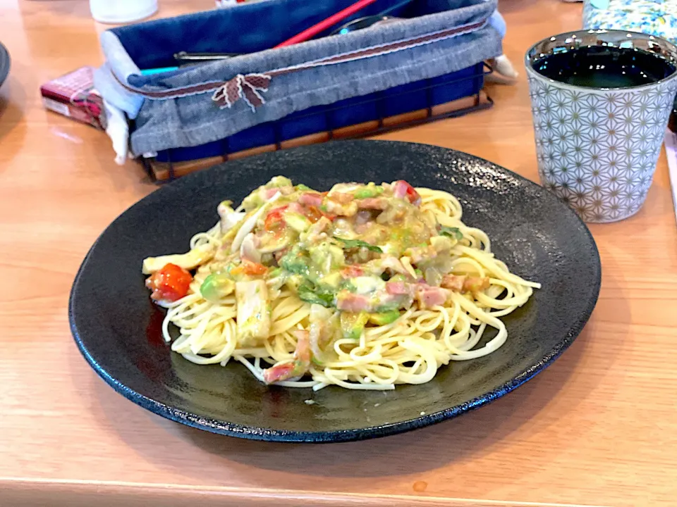 Snapdishの料理写真:アボカドチーズパスタ|mi-chanさん