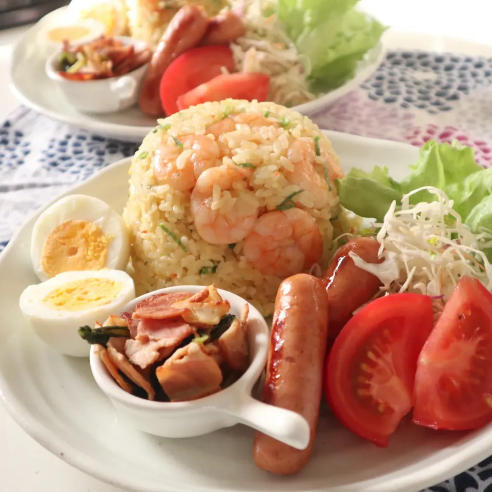 Snapdishの料理写真:高校生男子＆中学生男子夏休み置きランチ🍱海老炒飯🦐|なかじー。さん