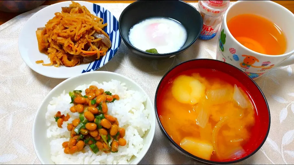 Snapdishの料理写真:8/19の朝ごはん
切り干し大根の煮物、温泉卵
じゃがいもの味噌汁|卯月さん