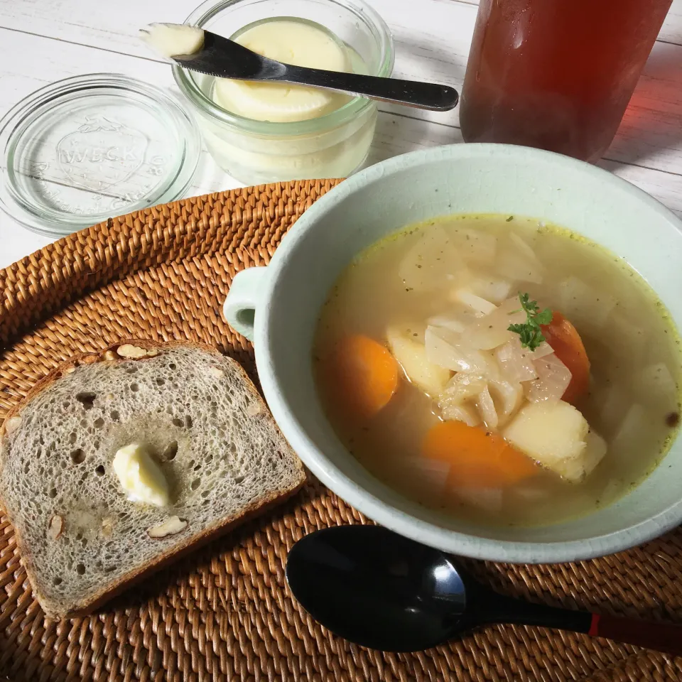 野菜スープとオリーブとくるみのパン|はるさん