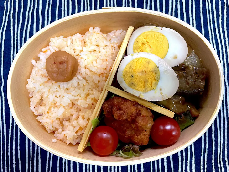 ナス炒めと煮卵とニンジンご飯🍱|なお🅿️さん