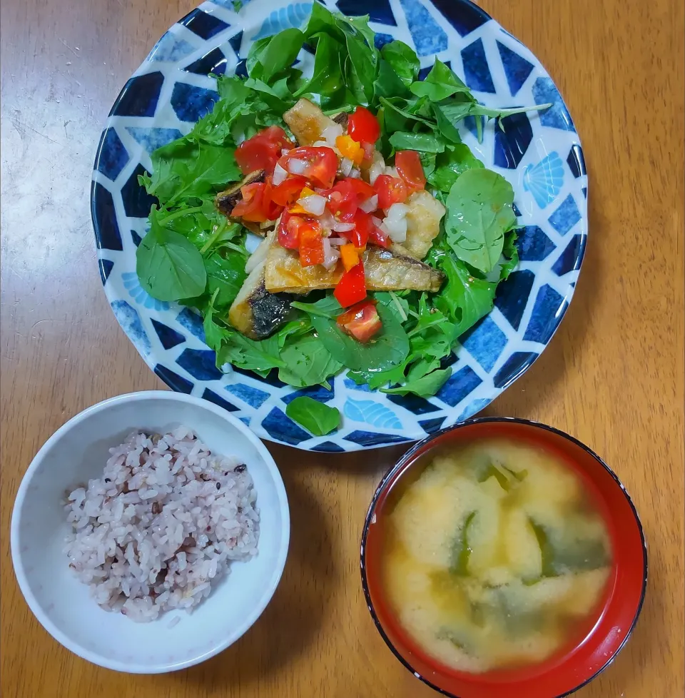 Snapdishの料理写真:８月１８日　焼き鯖のラビゴットソース　豆腐とわかめのお味噌汁|いもこ。さん