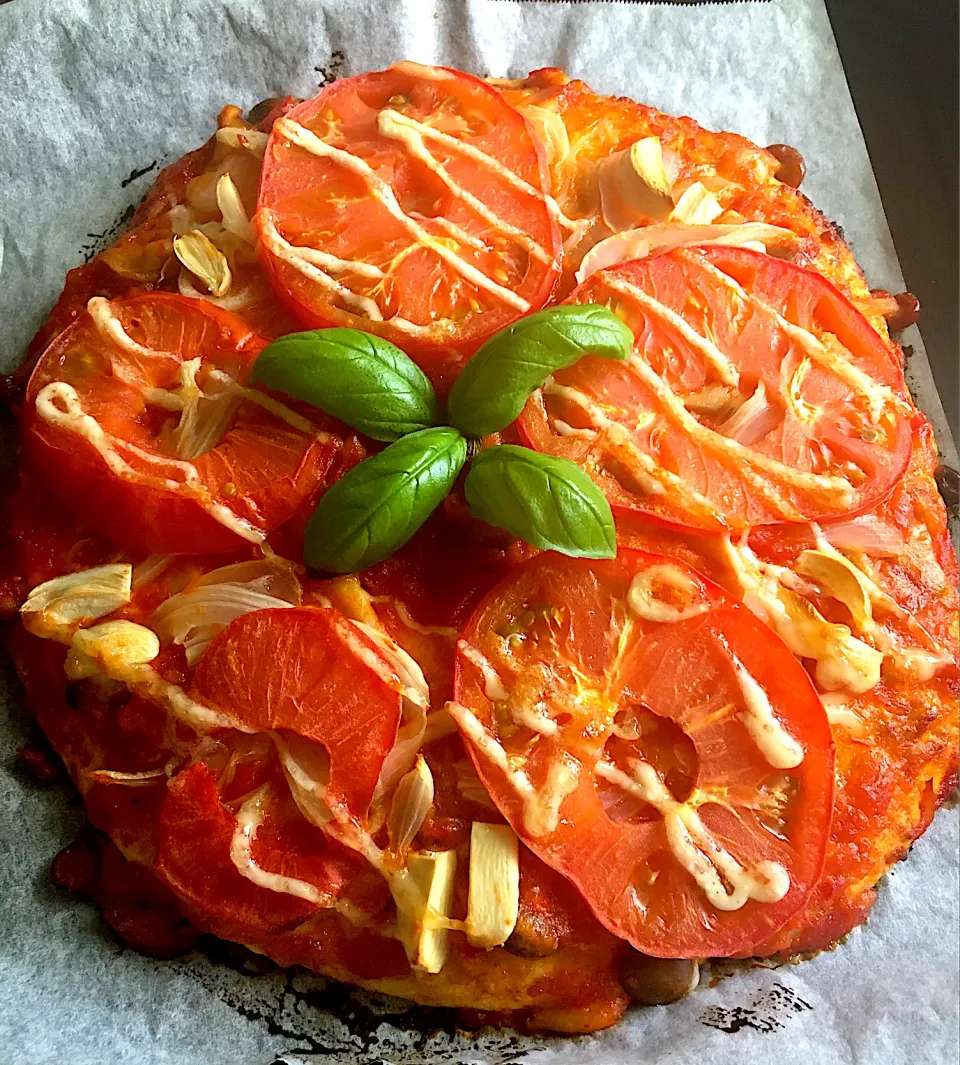 Snapdishの料理写真:生地も手作り！トマトづくしピザ🍅|にゃふてんさん