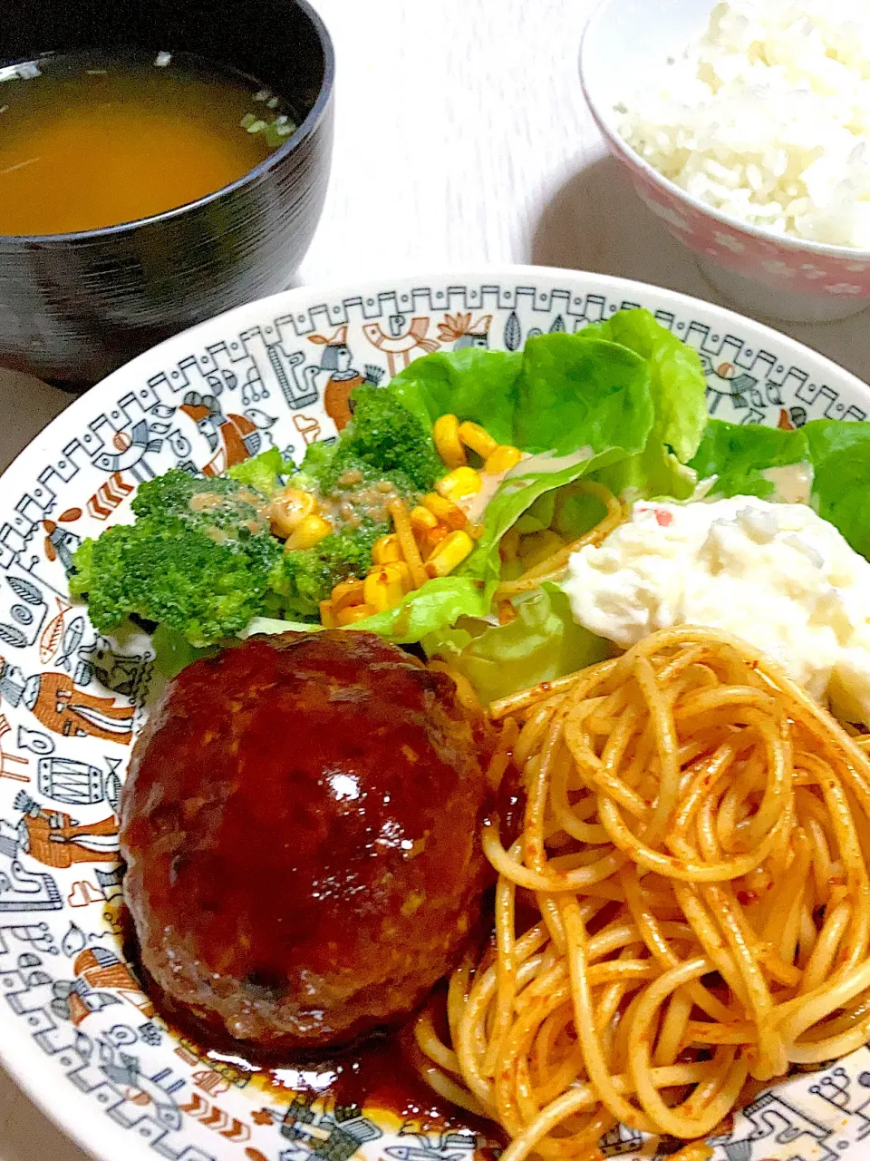 大豆ハンバーグ〜甘辛照り焼きソース、ミニパスタ、サラダ、ネギのお味噌汁|Ayaさん