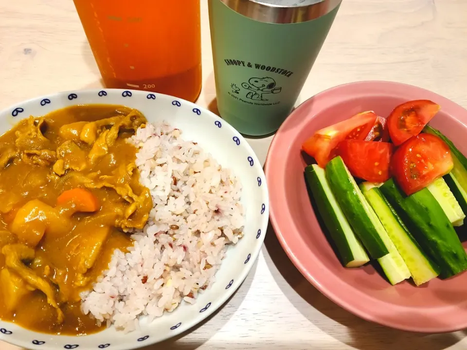 カレーライスとサラダ|コハクさん