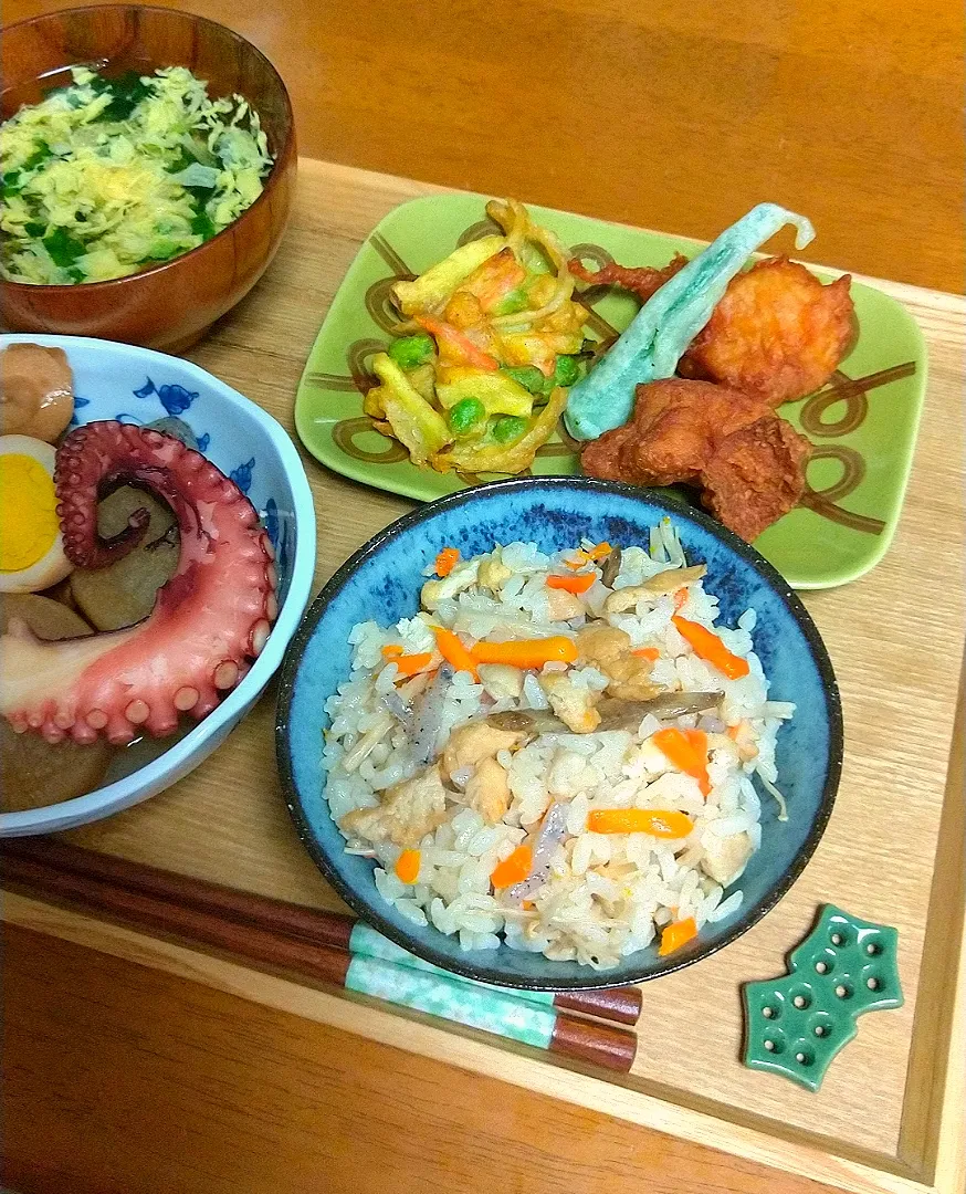 鶏とゴボウの炊き込みご飯🍁|とししいたけさん