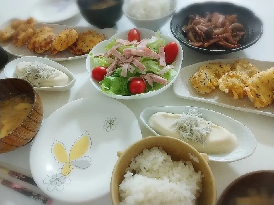 夕食(*^^*)
豚肉ピカタ
イカとしめじのバター醤油炒め
豆腐しらすのせ
サラダ🥗
お味噌汁(大根、油揚げ)|プリン☆さん