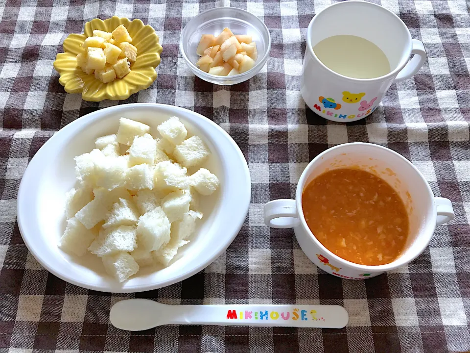 【離乳食】トマトのチキンスープ、食パン、パンケーキ、もも、ミルク|sayaさん