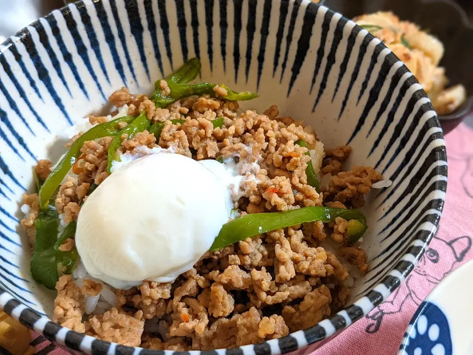 豚ひき肉とピーマンの甘辛丼☆*°|奈津美さん