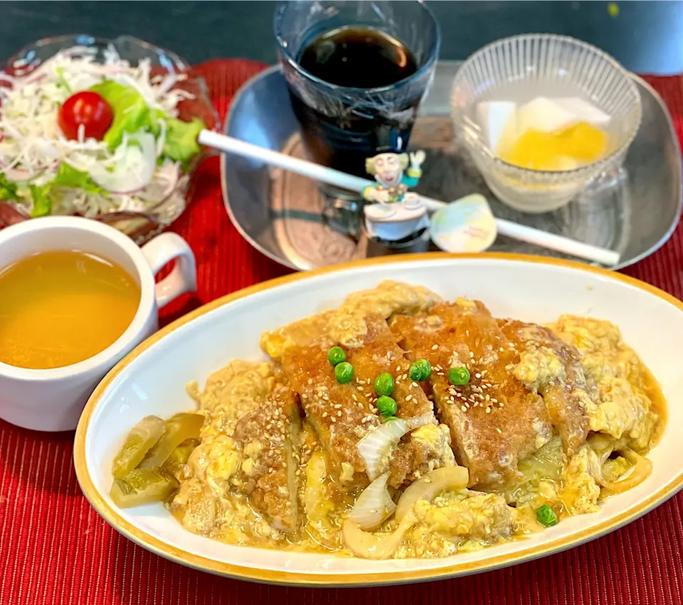 Snapdishの料理写真:カツ丼　Cook House Tsubaki|Toshimasa Chibaさん