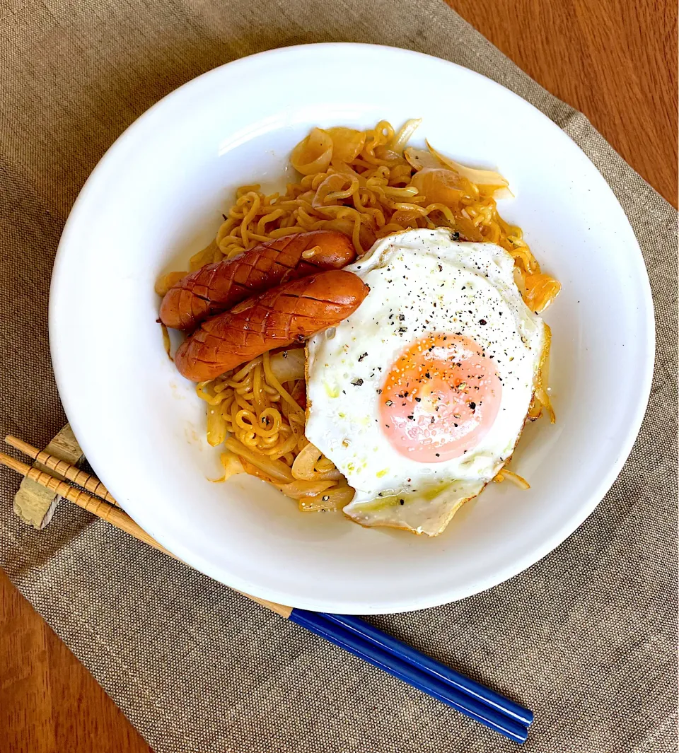 辛ラーメンアレンジ 焼きそば🔥|かなさん