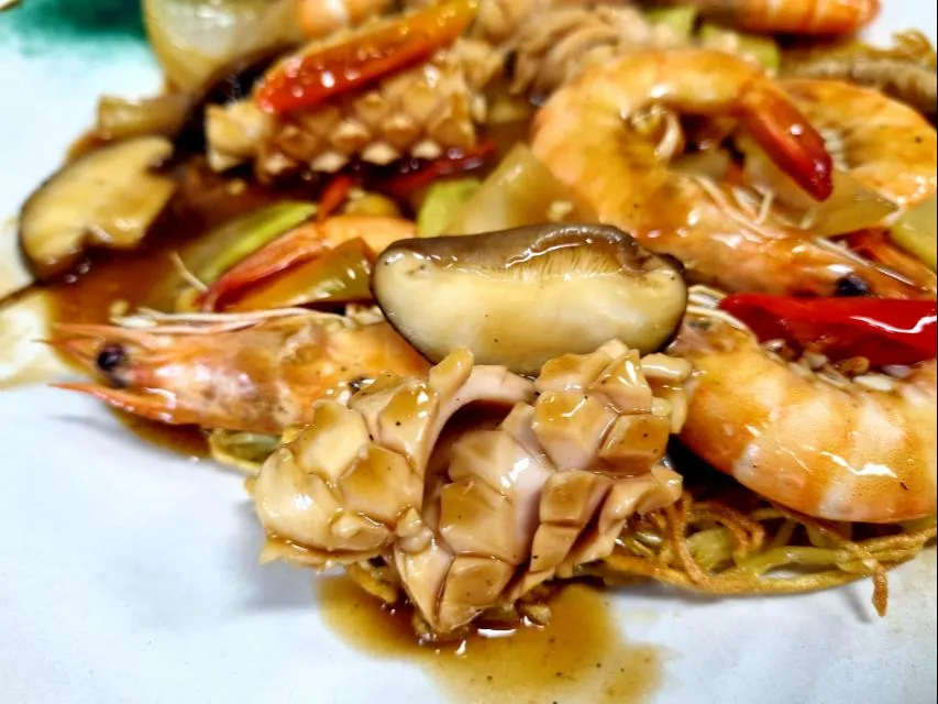 cantonese style seafood fried noodle|steven z.y.さん