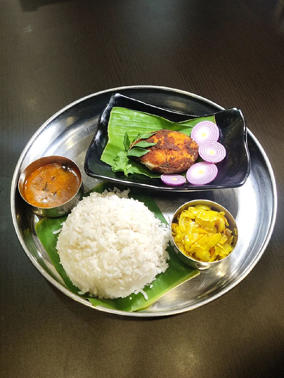 Snapdishの料理写真:Fried Tenggiri Fish set Meal|C.R.Thiruさん