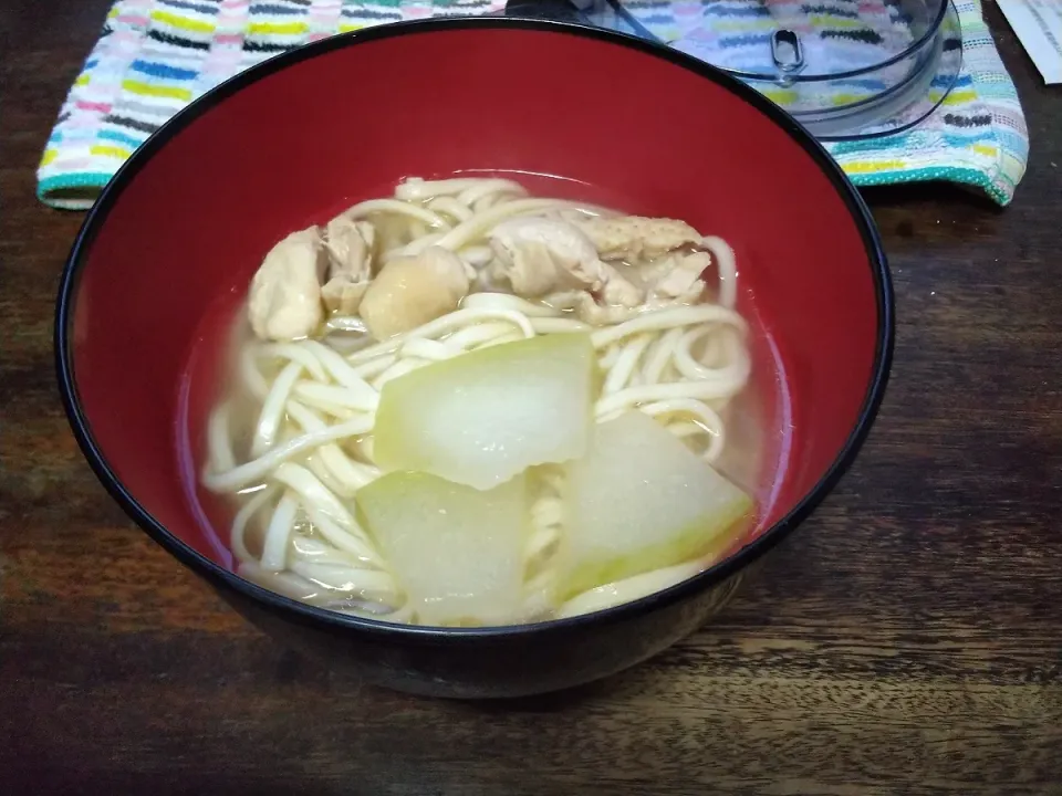 冬瓜と鶏かた肉のスープで温かいおうどん🍜|にんにくと唐辛子が特に好き❤️(元シャリマー)さん