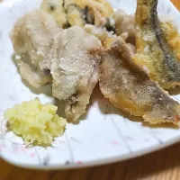 Snapdishの料理写真:息子たちと海で釣った魚を唐揚げにしました🐟|SaYaKaさん