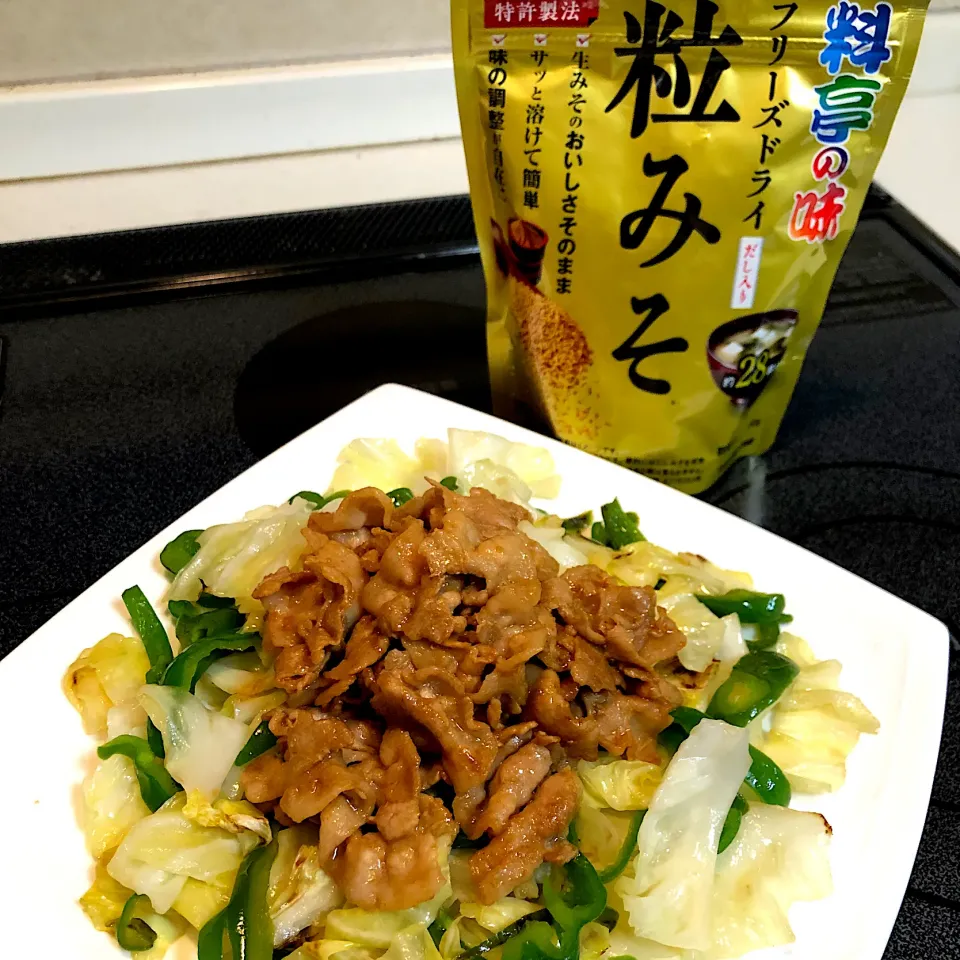 Snapdishの料理写真:豚肉とキャベツとピーマンを炒めました。粒みそで味が決まりました♪美味しい。|Chiaki Kobayashiさん