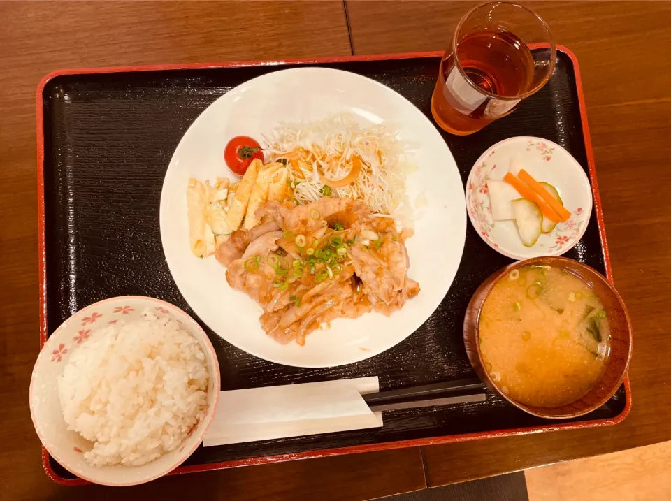 豚の生姜焼き定食|コージ💫さん