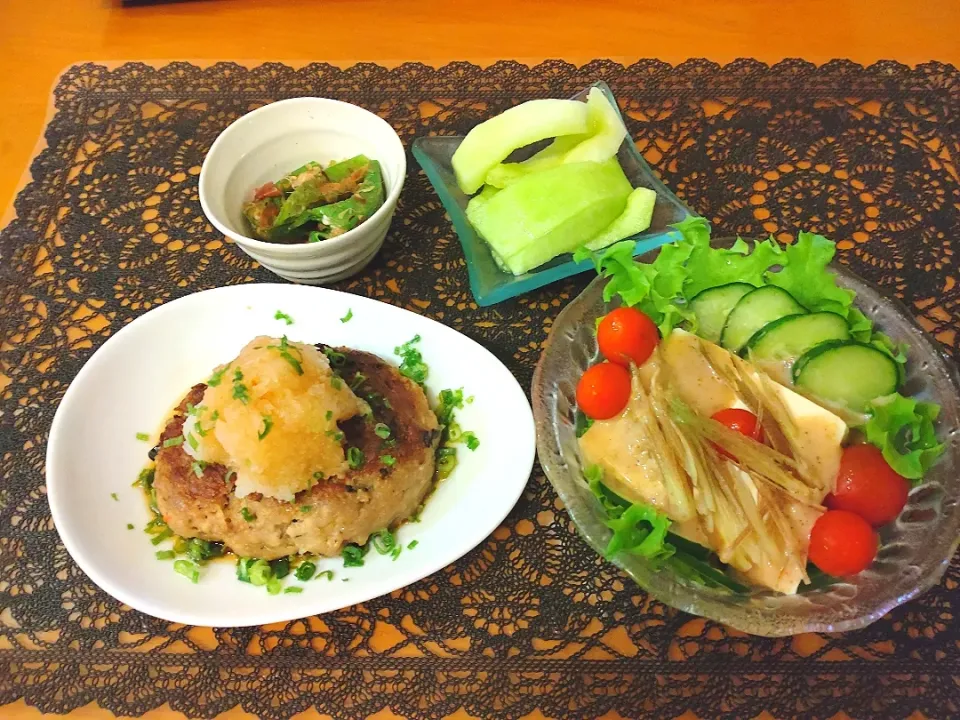 Snapdishの料理写真:☆豆腐ハンバーグ
☆豆腐サラダ
☆オクラおかか和え
☆メロン|chikakoさん